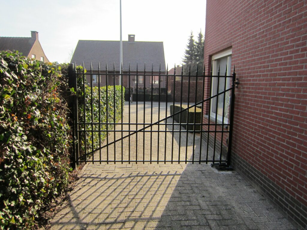 MR Automatics Enkel Draaipoort 1