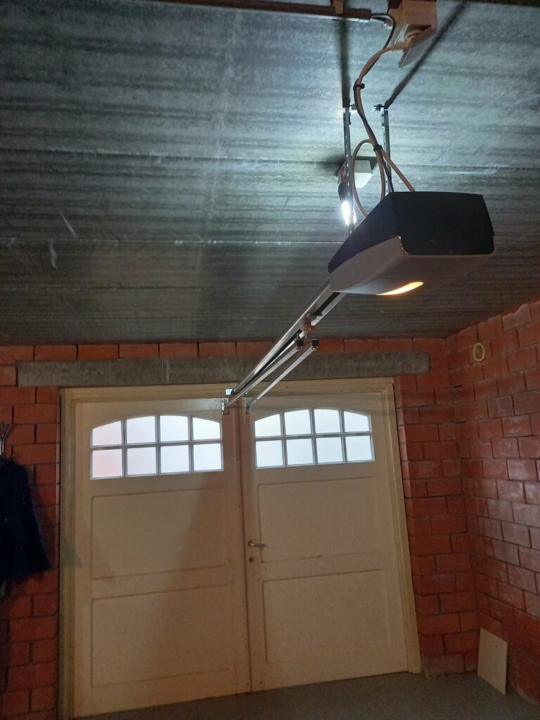 MR Automatics Garage Poort Motor 1