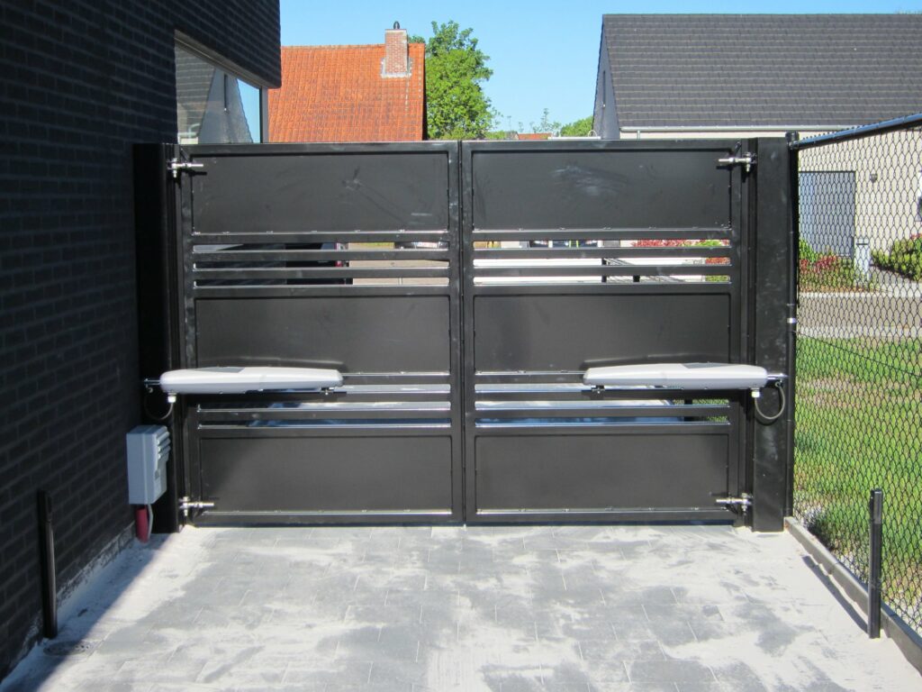 MR Automatics Metalen sierpoort in hoogglans 1