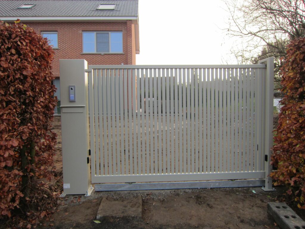 MR Automatics Schuifpoort Op Rail 1